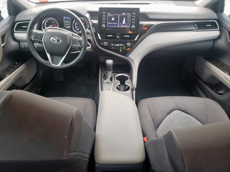 4T1C11AK9NU693081 - 2022 TOYOTA CAMRY LE Серебристый фото 8