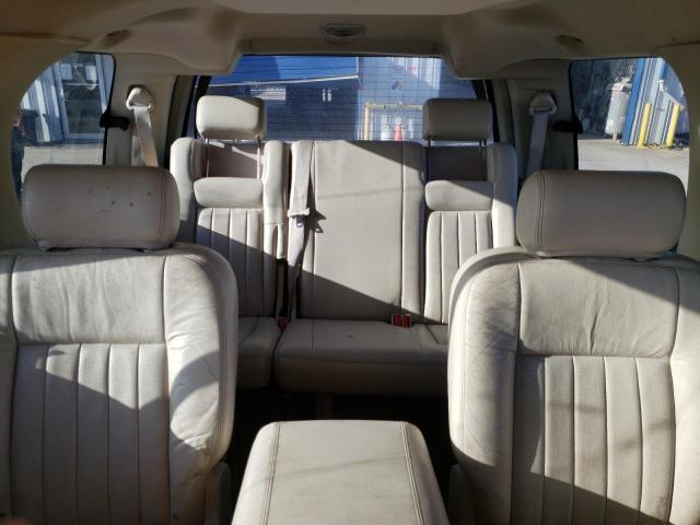 5LMFU28R94LJ12998 - 2004 LINCOLN NAVIGATOR შავი ფოტო 10