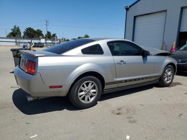 1ZVHT80N585146975 - 2008 FORD MUSTANG SILVER photo 3