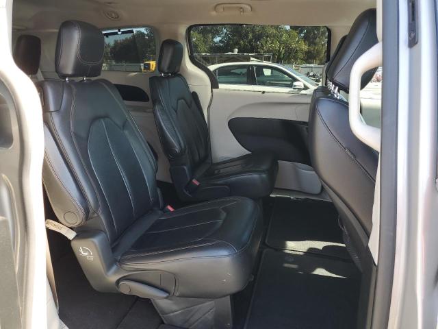 2C4RC1BG3HR747270 - 2017 CHRYSLER PACIFICA TOURING L SILVER photo 11