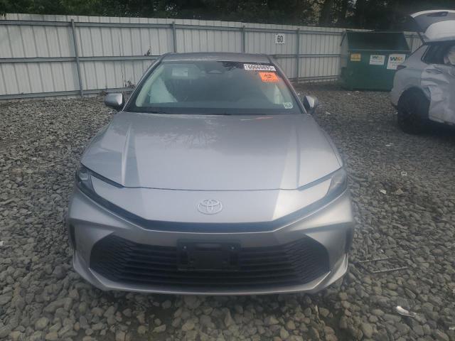 4T1DAACK1SU559355 - 2025 TOYOTA CAMRY XSE 银色 照片 5