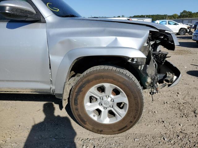 JTEBU5JR0H5409228 - 2017 TOYOTA 4RUNNER SR5/SR5 PREMIUM 银色 照片 9