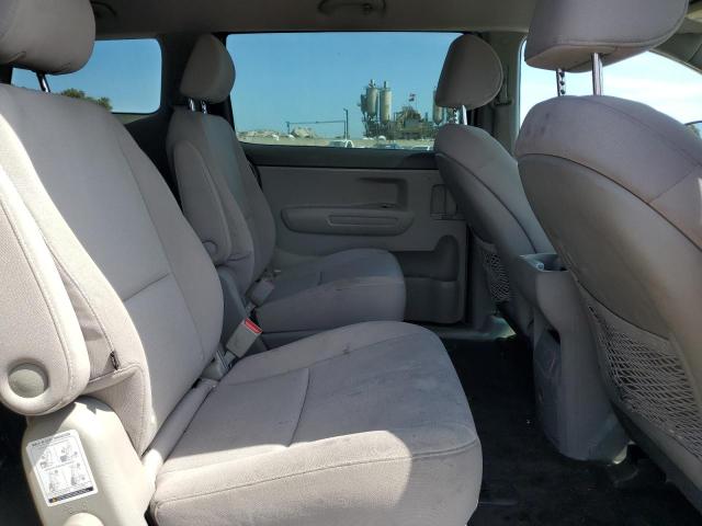 KNDMA5C16F6027385 - 2015 KIA SEDONA L SILVER photo 11