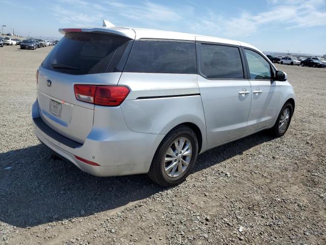 KNDMA5C16F6027385 - 2015 KIA SEDONA L SILVER photo 3