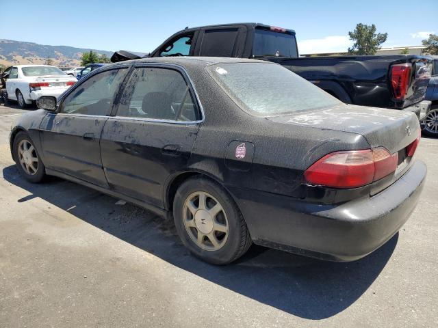 1HGCG5647WA246628 - 1998 HONDA ACCORD LX BLACK photo 2