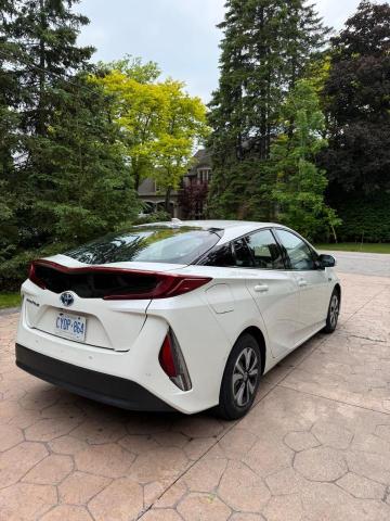 JTDKARFP8J3077519 - 2018 TOYOTA PRIUS PRIM თეთრი ფოტო 4