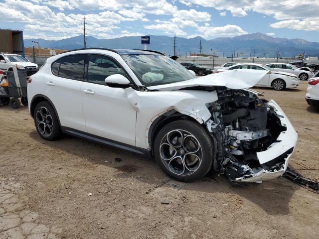 ZASPAKBN5N7D33316 - 2022 ALFA ROMEO STELVIO TI WHITE photo 4
