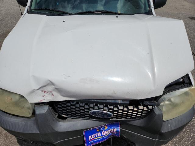 1FMCU03105KC53140 - 2005 FORD ESCAPE XLT WHITE photo 11