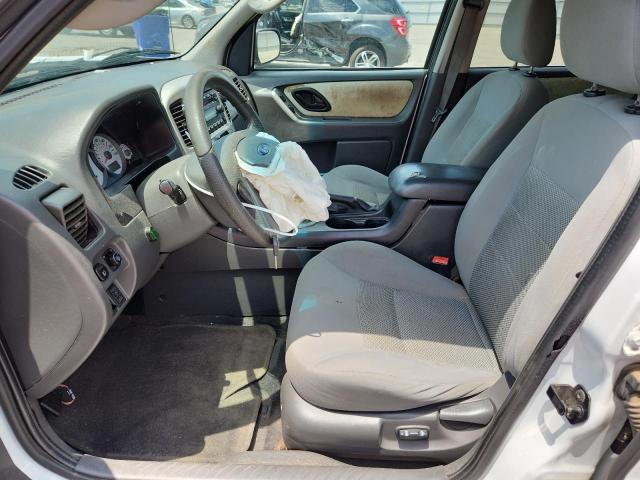 1FMCU03105KC53140 - 2005 FORD ESCAPE XLT WHITE photo 7