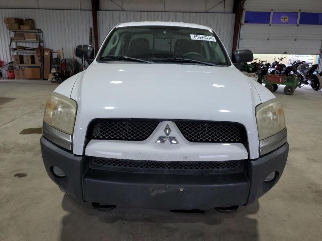 1Z7HC38K06S540354 - 2006 MITSUBISHI RAIDER DUROCROSS WHITE photo 5