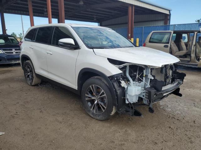 5TDZARFHXKS053018 - 2019 TOYOTA HIGHLANDER LE WHITE photo 4