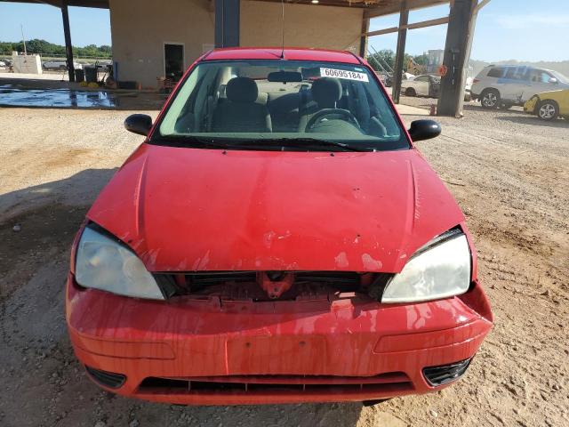 1FAHP34NX6W184123 - 2006 FORD FOCUS ZX4 RED photo 5