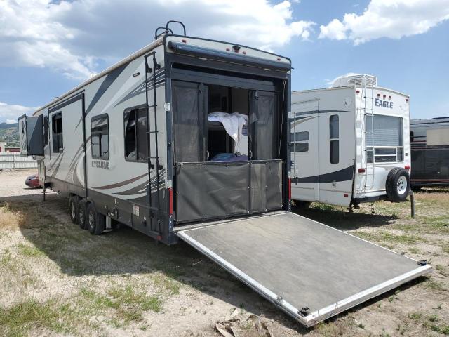 5SFCG4433JE382935 - 2018 HEARTLAND CYCLONE 灰色 照片 3