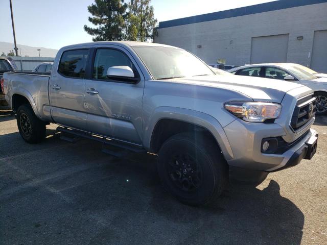 3TMBZ5DN7NM033180 - 2022 TOYOTA TACOMA DOUBLE CAB SILVER photo 4