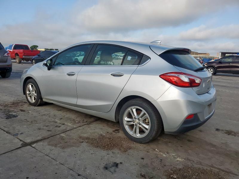 3G1BE6SM5HS589623 - 2017 CHEVROLET CRUZE LT SILVE photo 2