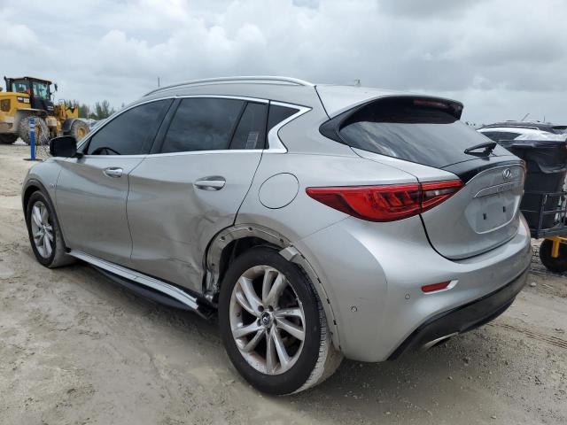 SJKCH5CP0HA017055 - 2017 INFINITI QX30 BASE رمادي صورة 2