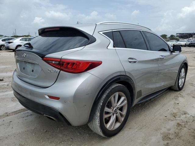 SJKCH5CP0HA017055 - 2017 INFINITI QX30 BASE رمادي صورة 3