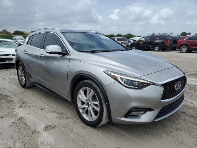 SJKCH5CP0HA017055 - 2017 INFINITI QX30 BASE رمادي صورة 4