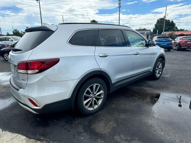 KM8SMDHF8JU262464 - 2018 HYUNDAI SANTA FE SE SILVER photo 4