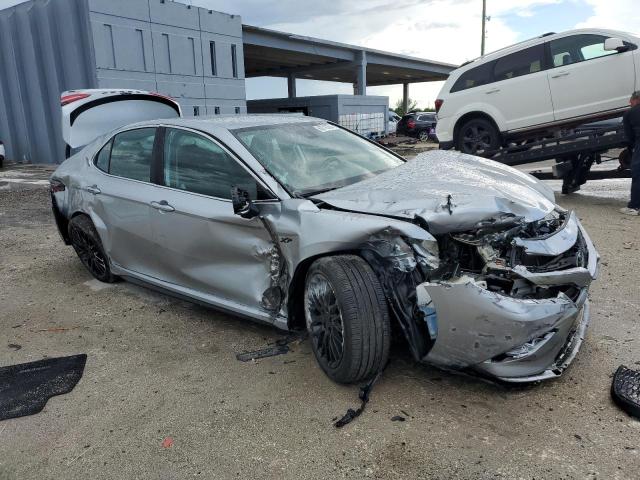 4T1G11AK3PU795335 - 2023 TOYOTA CAMRY SE NIGHT SHADE SILVER photo 4