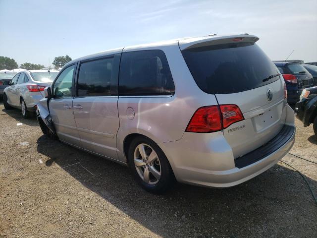 2V4RW3D15AR236523 - 2010 VOLKSWAGEN ROUTAN SE SILVER photo 2