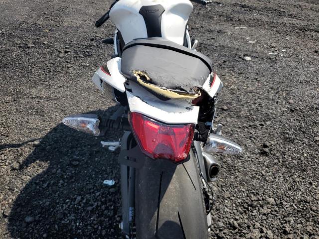 SMTA02YK2GJ719858 - 2016 TRIUMPH MOTORCYCLE DAYTONA 67 ABS WHITE photo 9