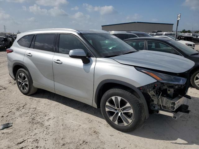 5TDHZRAH8MS090017 - 2021 TOYOTA HIGHLANDER XLE Gümüş foto 4
