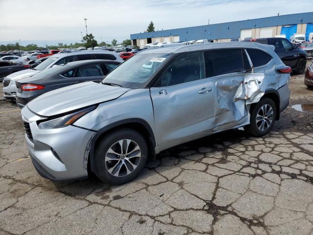 5TDGZRBH7NS192453 - 2022 TOYOTA HIGHLANDER XLE Gümüş foto 1