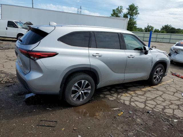 5TDGZRBH7NS192453 - 2022 TOYOTA HIGHLANDER XLE Gümüş foto 3