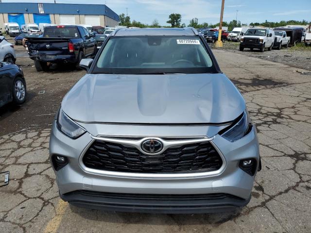 5TDGZRBH7NS192453 - 2022 TOYOTA HIGHLANDER XLE Gümüş foto 5