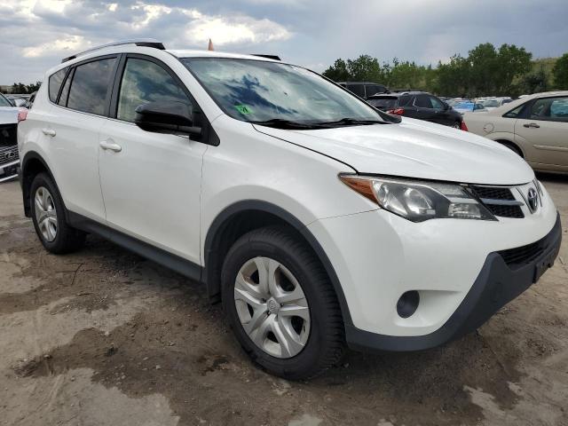 JTMBFREV3FJ050295 - 2015 TOYOTA RAV4 LE WHITE photo 4