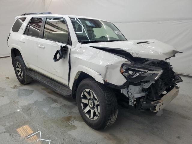 JTEPU5JR8R6223714 - 2024 TOYOTA 4RUNNER SR5/SR5 PREMIUM WHITE photo 4