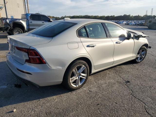 7JR102FKXLG035814 - 2020 VOLVO S60 T5 MOMENTUM SILVER photo 3