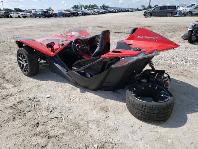 57XAAPHDXM8146051 - 2021 POLARIS SLINGSHOT SL RED photo 3