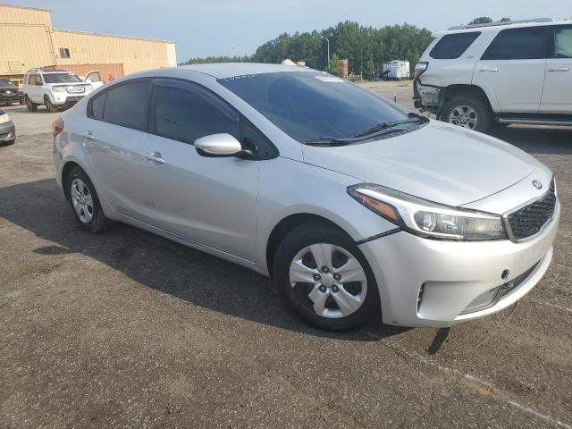 3KPFK4A73HE096202 - 2017 KIA FORTE LX SILVER photo 4