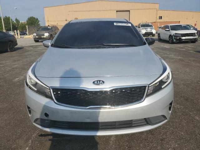 3KPFK4A73HE096202 - 2017 KIA FORTE LX SILVER photo 5