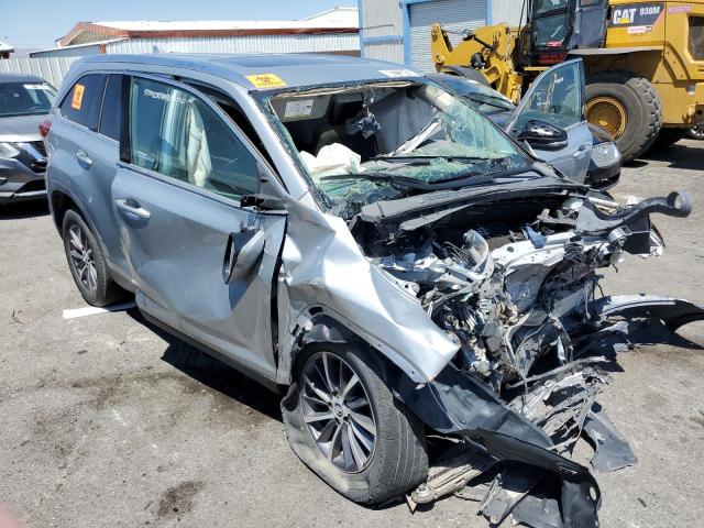 5TDKZRFH0KS313730 - 2019 TOYOTA HIGHLANDER SE SILVER photo 4