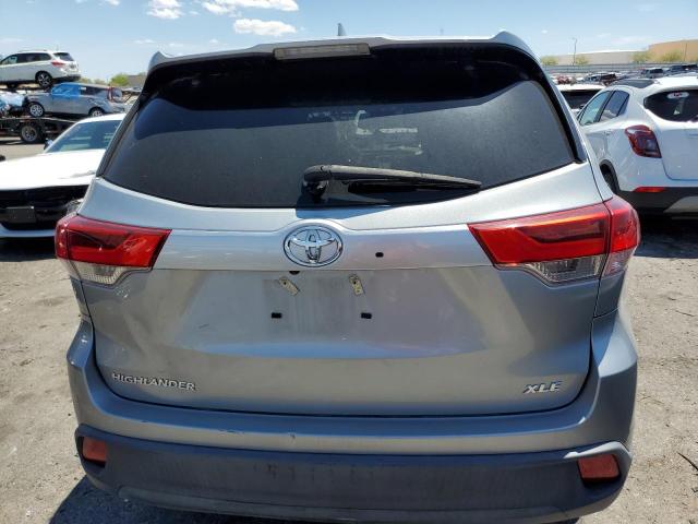 5TDKZRFH0KS313730 - 2019 TOYOTA HIGHLANDER SE SILVER photo 6