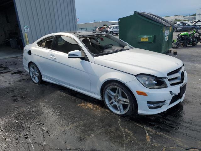 WDDGJ4HB4DF959175 - 2013 MERCEDES-BENZ C 250 WHITE photo 4