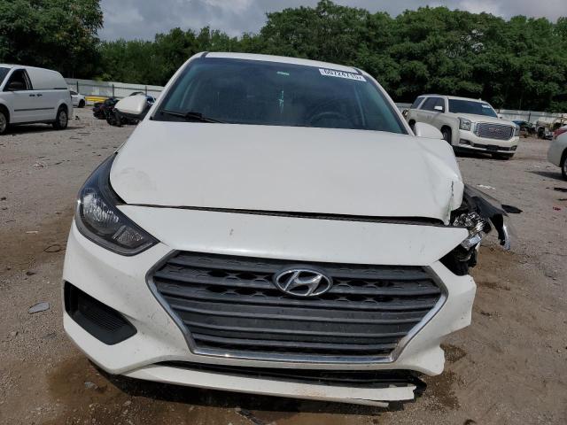 3KPC24A38JE025549 - 2018 HYUNDAI ACCENT SE Blanc photo 5