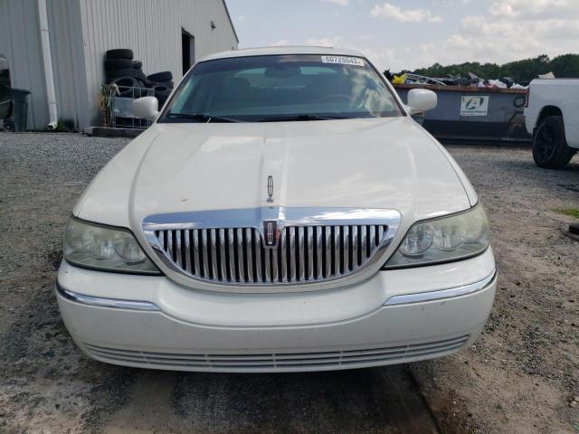 1LNHM83WX4Y682247 - 2004 LINCOLN TOWN CAR ULTIMATE WHITE photo 5