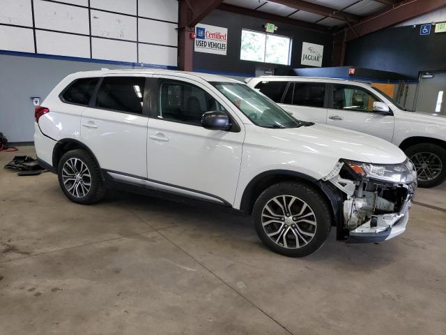 JA4AZ2A35HZ025492 - 2017 MITSUBISHI OUTLANDER ES WHITE photo 4