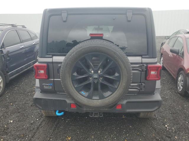 1C4JJXP62NW275037 - 2022 JEEP WRANGLER U SAHARA 4XE CHARCOAL photo 6