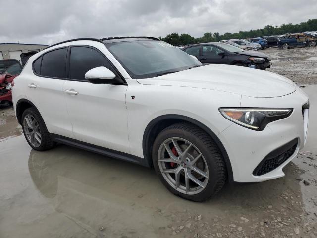 ZASFAKNN2J7B85742 - 2018 ALFA ROMEO STELVIO TI SPORT WHITE photo 4