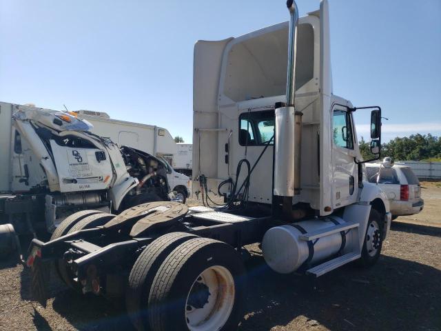 1FUBF9DE75LU80120 - 2005 FREIGHTLINER COLUMBIA 112 WHITE photo 4