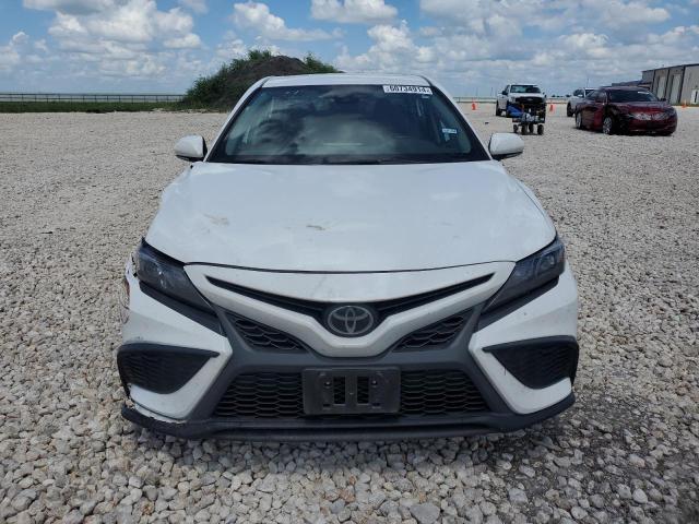 4T1G11AK5PU767925 - 2023 TOYOTA CAMRY SE NIGHT SHADE WHITE photo 5