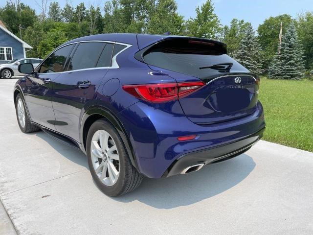 SJKCH5CP7JA055260 - 2018 INFINITI QX30 BASE BLUE photo 3