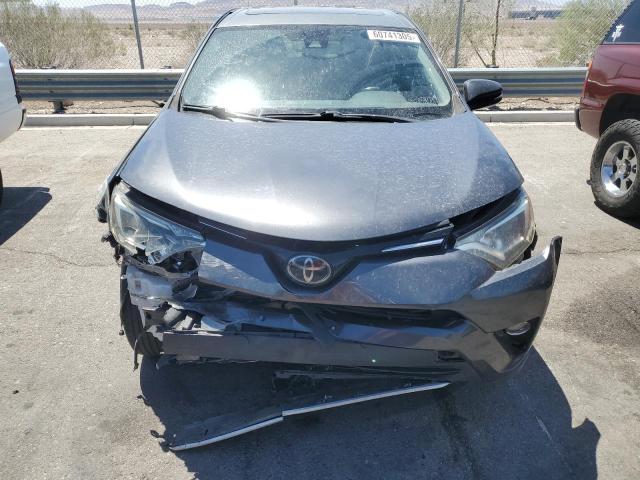 JTMWFREV0HD107636 - 2017 TOYOTA RAV4 XLE 灰色 照片 5