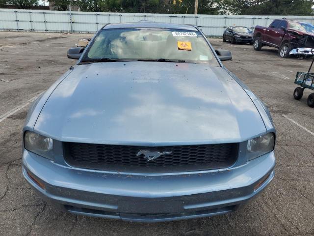 1ZVFT80NX55151477 - 2005 FORD MUSTANG BLUE photo 5