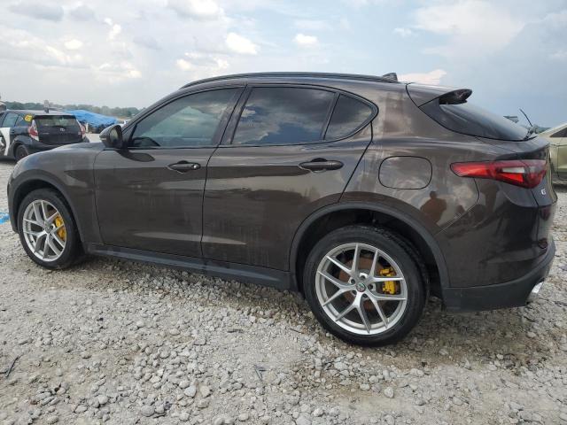 ZASFAKNN3J7C28744 - 2018 ALFA ROMEO STELVIO TI SPORT BROWN photo 2